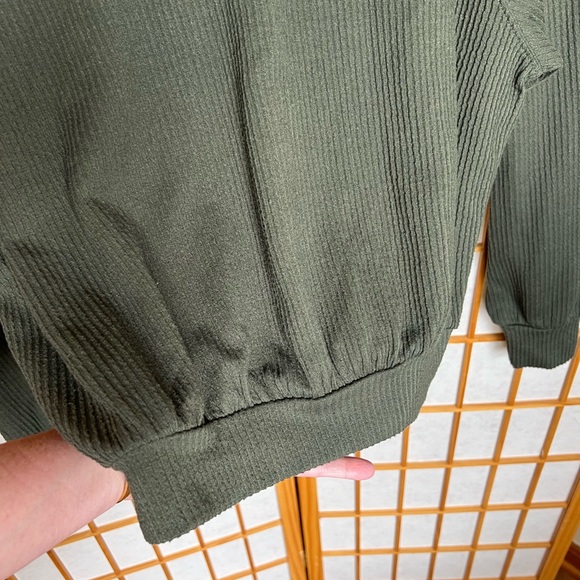 Hollister Olive Green Ribbed Boyfriend Cropped Sweatshirt size Small - Picture 7 of 10
